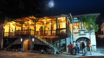 Tradita Geg &Tosk Hotel